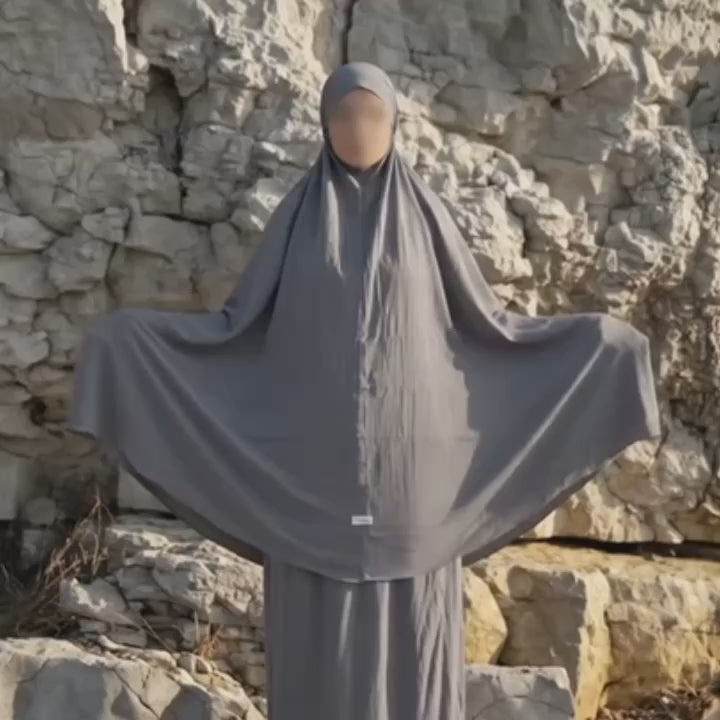 présentation tenue de prière de voyage grise parachute coréen premium
